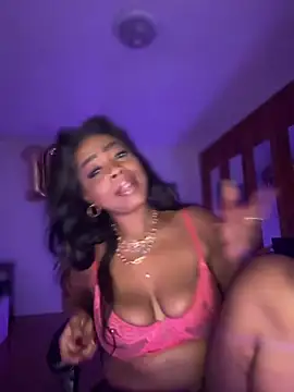 Snapshot of Blazerina chatting on November 9, 11:19 am Blazerina online show from November 9, 11:19 am