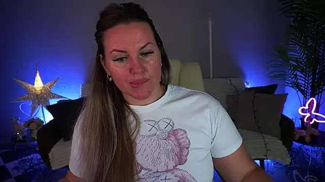 Snapshot of KiraCandyS chatting on June 8, 8:09 pm KiraCandyS online show from June 8, 8:09 pm