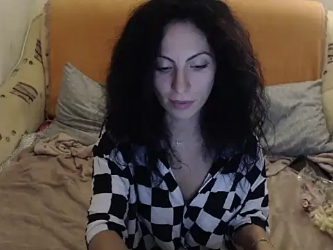 Emmatoo online show from November 1, 10:45 pm