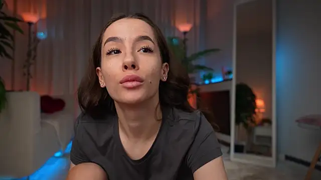 Snapshot of Amely_Young chatting on June 6, 2:27 am Amely Young online show from June 6, 2:27 am