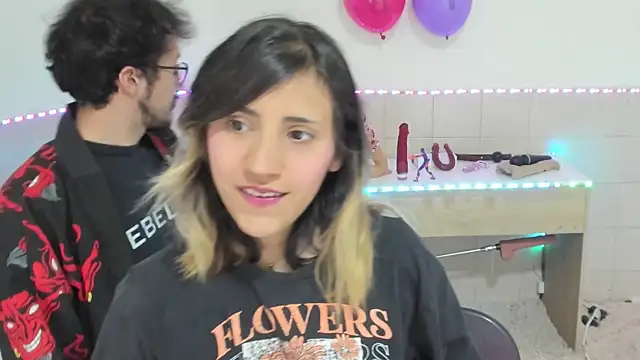 Snapshot of linnie_ chatting on September 21, 10:44 pm linnie  online show from September 21, 10:44 pm