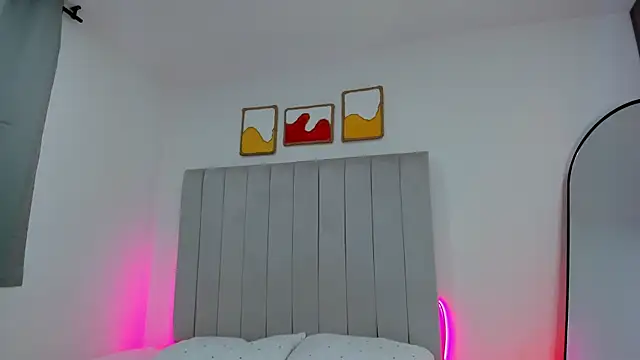 Snapshot of amy_robertz chatting on December 20, 12:51 am amy robertz online show from December 20, 12:51 am