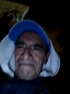 Snapshot of bigfalover chatting on March 10, 8:19 am bigfalover online show from March 10, 8:19 am