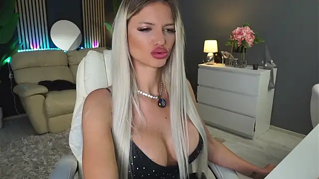 Snapshot of SweetBlondy35 chatting on May 19, 7:26 am SweetBlondy35 online show from May 19, 7:26 am