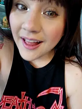 ItsNaiixa online show from April 26, 3:21 pm