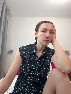 KateRedgar online show from June 8, 9:09 am