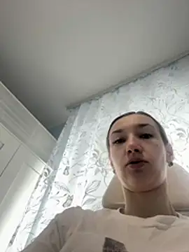 Snapshot of KateRedgar chatting on July 8, 8:30 am KateRedgar online show from July 8, 8:30 am