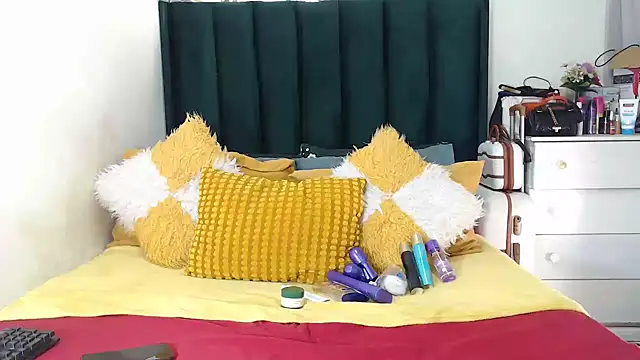 Snapshot of GaggingQueenxx chatting on May 4, 7:15 am GaggingQueenxx online show from May 4, 7:15 am