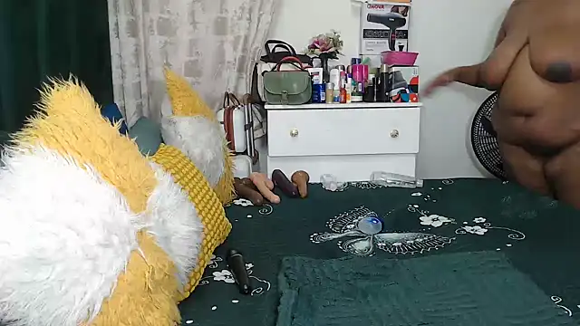 Snapshot of GaggingQueenxx chatting on June 4, 11:49 am GaggingQueenxx online show from June 4, 11:49 am