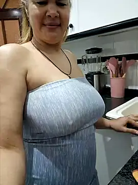 lamorbosa37 online show from February 5, 6:37 pm