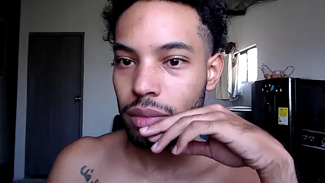 Snapshot of colinbrown chatting on May 12, 2:36 pm colinbrown online show from May 12, 2:36 pm