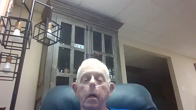 Snapshot of bootlegmanz chatting on October 25, 8:36 pm bootlegmanz online show from October 25, 8:36 pm