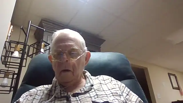 Snapshot of bootlegmanz chatting on November 5, 4:40 pm bootlegmanz online show from November 5, 4:40 pm