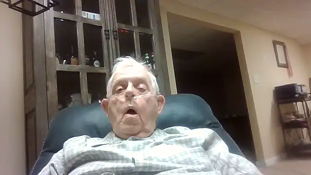 Snapshot of bootlegmanz chatting on November 8, 11:36 pm bootlegmanz online show from November 8, 11:36 pm