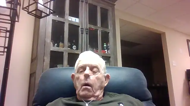 Snapshot of bootlegmanz chatting on November 9, 12:47 pm bootlegmanz online show from November 9, 12:47 pm