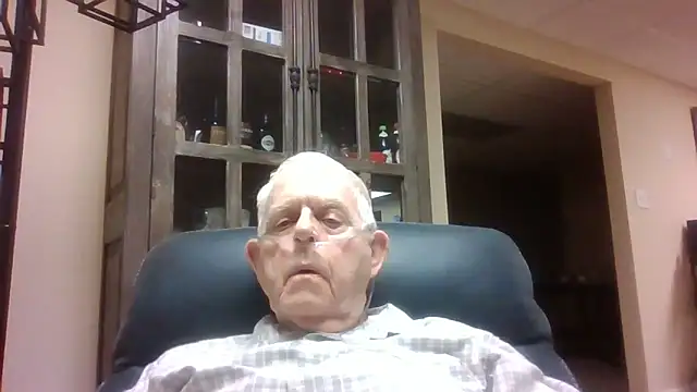 Snapshot of bootlegmanz chatting on November 16, 1:33 am bootlegmanz online show from November 16, 1:33 am