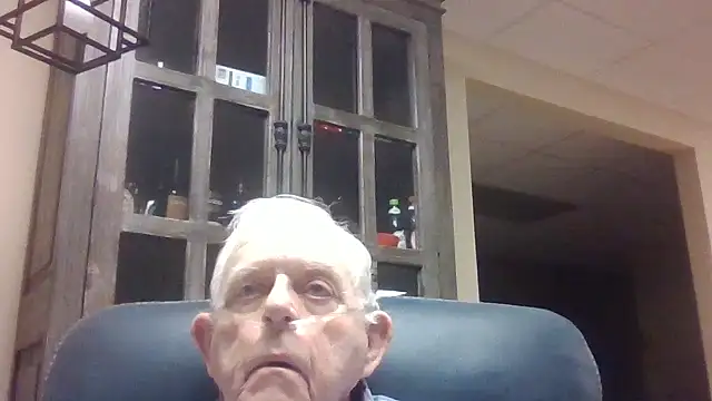 Snapshot of bootlegmanz chatting on November 21, 2:27 pm bootlegmanz online show from November 21, 2:27 pm