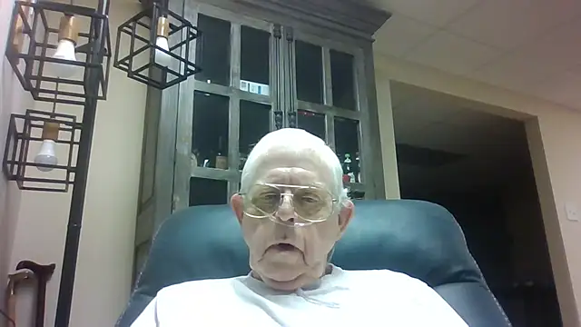 Snapshot of bootlegmanz chatting on November 23, 4:07 pm bootlegmanz online show from November 23, 4:07 pm