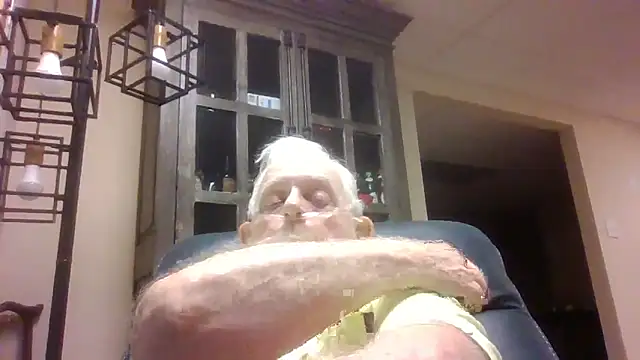 Snapshot of bootlegmanz chatting on November 24, 7:13 pm bootlegmanz online show from November 24, 7:13 pm