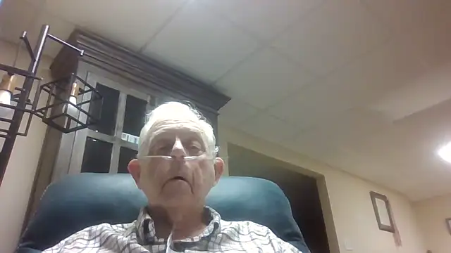 Snapshot of bootlegmanz chatting on November 27, 12:07 pm bootlegmanz online show from November 27, 12:07 pm