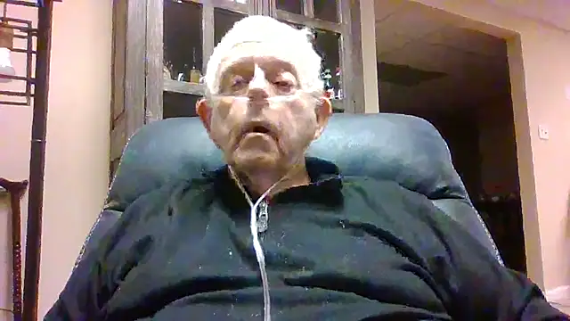 Snapshot of bootlegmanz chatting on November 29, 12:57 am bootlegmanz online show from November 29, 12:57 am