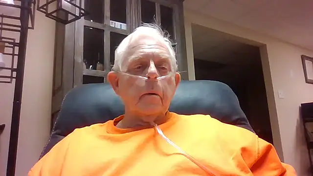 Snapshot of bootlegmanz chatting on December 4, 2:26 pm bootlegmanz online show from December 4, 2:26 pm