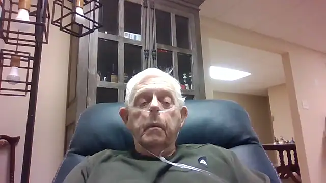 Snapshot of bootlegmanz chatting on December 14, 5:07 pm bootlegmanz online show from December 14, 5:07 pm