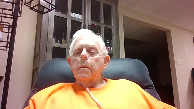 Snapshot of bootlegmanz chatting on December 15, 6:56 pm bootlegmanz online show from December 15, 6:56 pm