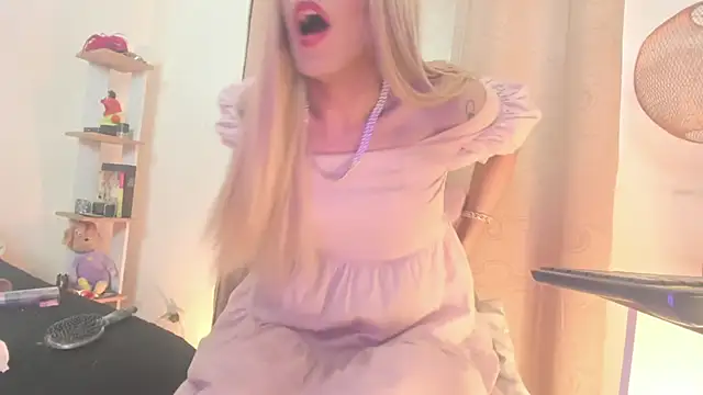 Snapshot of BarbieVenus chatting on March 1, 5:15 pm BarbieVenus online show from March 1, 5:15 pm