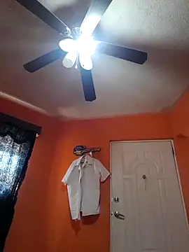 miicheele32 online show from February 19, 7:27 pm