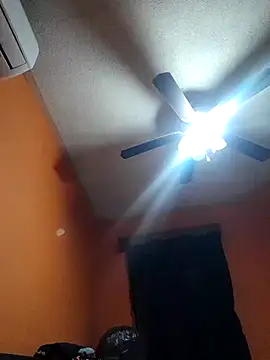 miicheele32 online show from March 19, 8:01 am