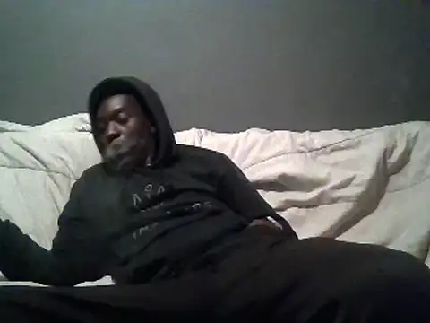 Snapshot of SmallGoodNutts chatting on February 6, 12:11 am SmallGoodNutts online show from February 6, 12:11 am