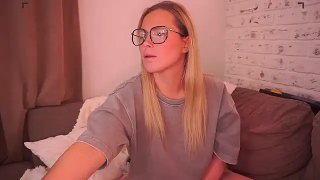 Charming Daphny online show from March 18, 4:04 pm