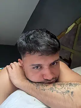 Snapshot of bruce__naughty chatting on October 19, 8:53 pm bruce naughty online show from October 19, 8:53 pm