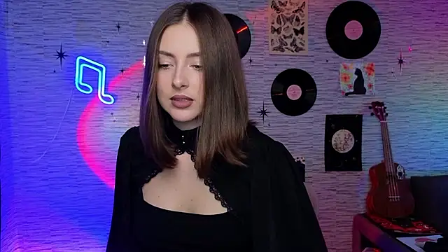 Snapshot of GloriaElmer chatting on December 2, 3:25 pm GloriaElmer online show from December 2, 3:25 pm