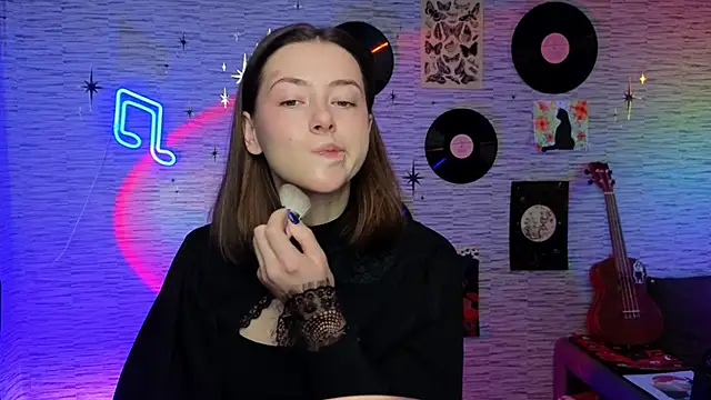 Snapshot of GloriaElmer chatting on December 3, 6:15 am GloriaElmer online show from December 3, 6:15 am