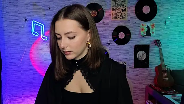 Snapshot of GloriaElmer chatting on December 3, 9:22 am GloriaElmer online show from December 3, 9:22 am