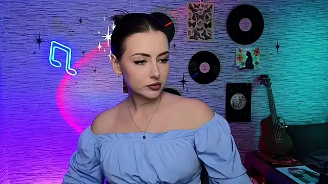 Snapshot of GloriaElmer chatting on December 5, 4:23 pm GloriaElmer online show from December 5, 4:23 pm