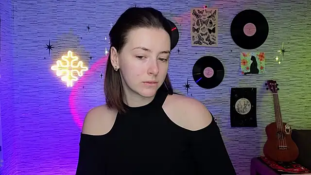 Snapshot of GloriaElmer chatting on December 10, 6:33 am GloriaElmer online show from December 10, 6:33 am