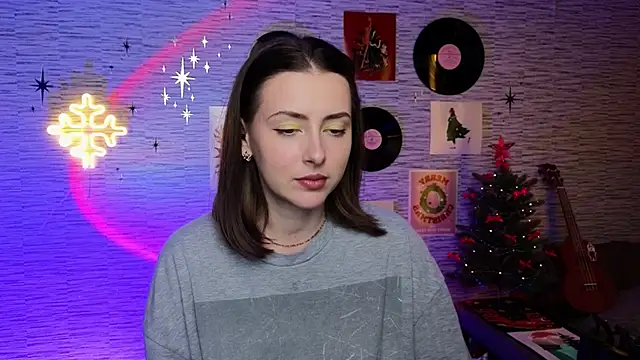 Snapshot of GloriaElmer chatting on December 17, 6:02 am GloriaElmer online show from December 17, 6:02 am