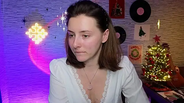 Snapshot of GloriaElmer chatting on January 6, 3:08 pm GloriaElmer online show from January 6, 3:08 pm