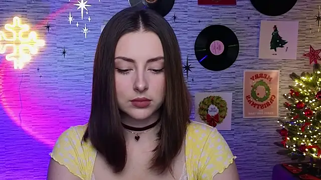 Snapshot of GloriaElmer chatting on January 7, 6:14 pm GloriaElmer online show from January 7, 6:14 pm