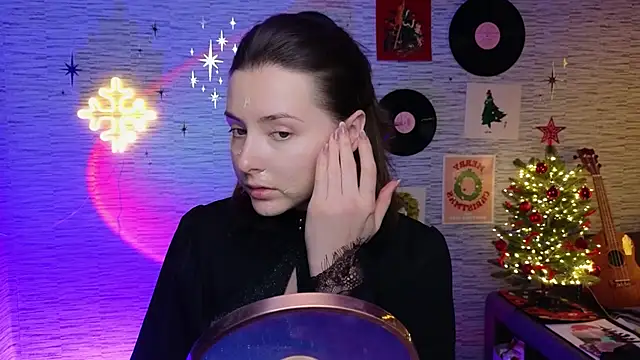 Snapshot of GloriaElmer chatting on January 8, 3:17 pm GloriaElmer online show from January 8, 3:17 pm