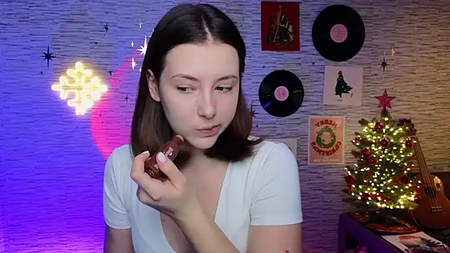 Snapshot of GloriaElmer chatting on January 13, 8:26 am GloriaElmer online show from January 13, 8:26 am