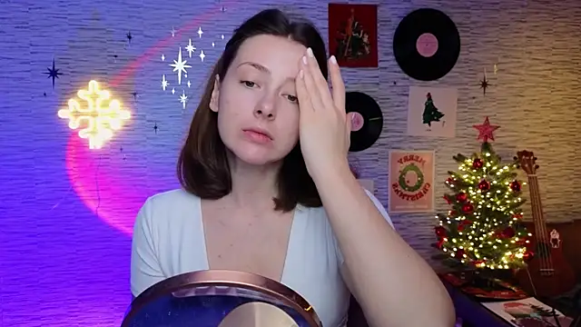 Snapshot of GloriaElmer chatting on January 14, 8:20 am GloriaElmer online show from January 14, 8:20 am