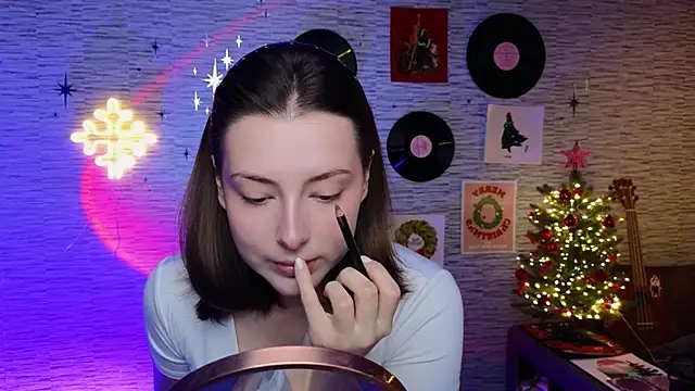 Snapshot of GloriaElmer chatting on January 15, 7:15 am GloriaElmer online show from January 15, 7:15 am