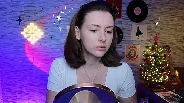 Snapshot of GloriaElmer chatting on January 16, 7:28 am GloriaElmer online show from January 16, 7:28 am