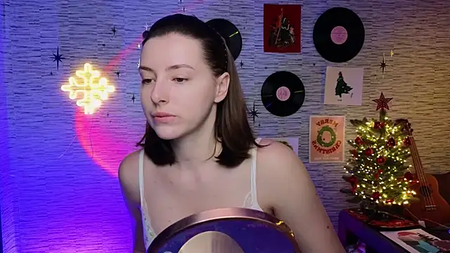 Snapshot of GloriaElmer chatting on January 21, 7:26 am GloriaElmer online show from January 21, 7:26 am