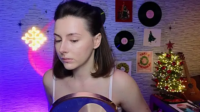 Snapshot of GloriaElmer chatting on January 22, 8:51 am GloriaElmer online show from January 22, 8:51 am