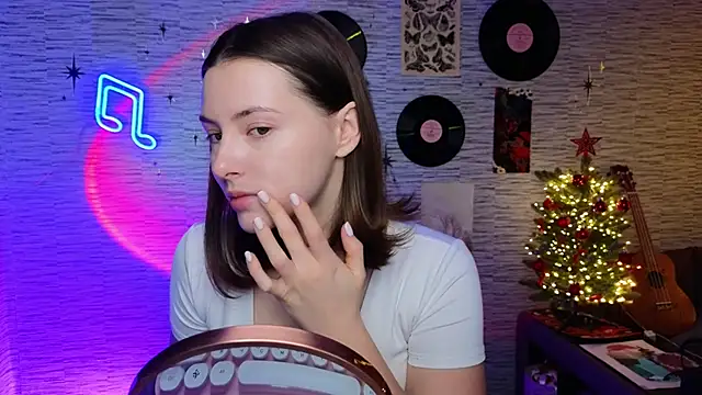 Snapshot of GloriaElmer chatting on January 23, 8:25 am GloriaElmer online show from January 23, 8:25 am